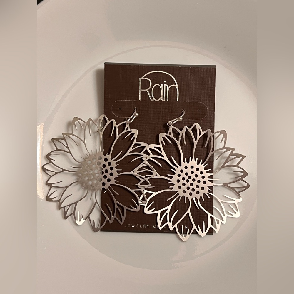 Rain Silver Sunflower Earrings NWT cutout floral cottagecore